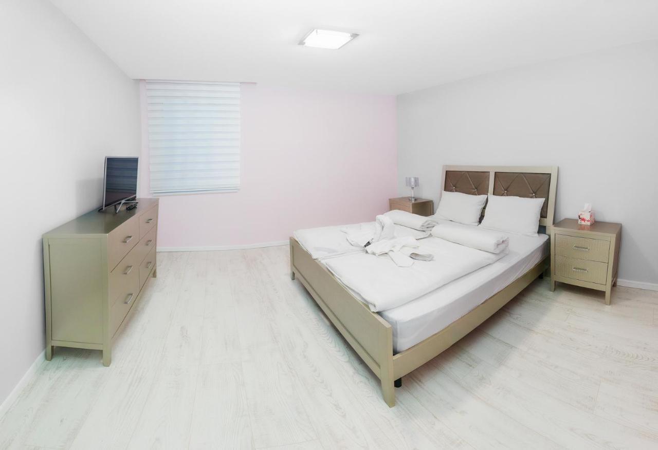 Corso Lux Apartman Gyula Exterior foto